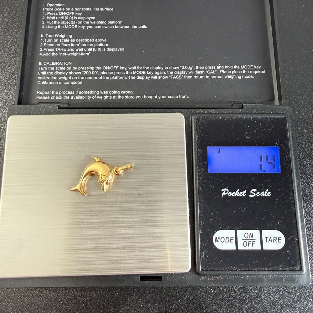 18K Gold Dolphin Pendant – A Symbol of Elegance and Playfulness - Picture 4 of 4